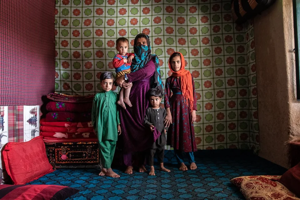 ch1731074-farah-and-four-of-her-children-were-caught-up-in-an-explosion-near-their-house-in-sar-e-pul-province-afghanistan.png ch1731074-farah-and-four-of-her-children-were-caught-up-in-an-explosion-near-their-house-in-sar-e-pul-province-afghanistan.png