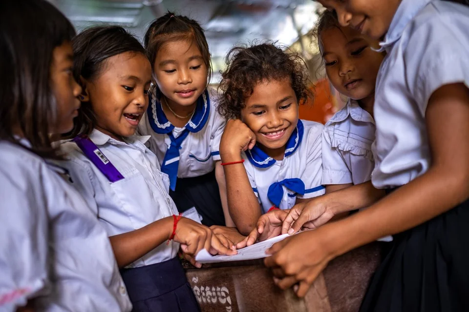children-learning-at-a-floating-school