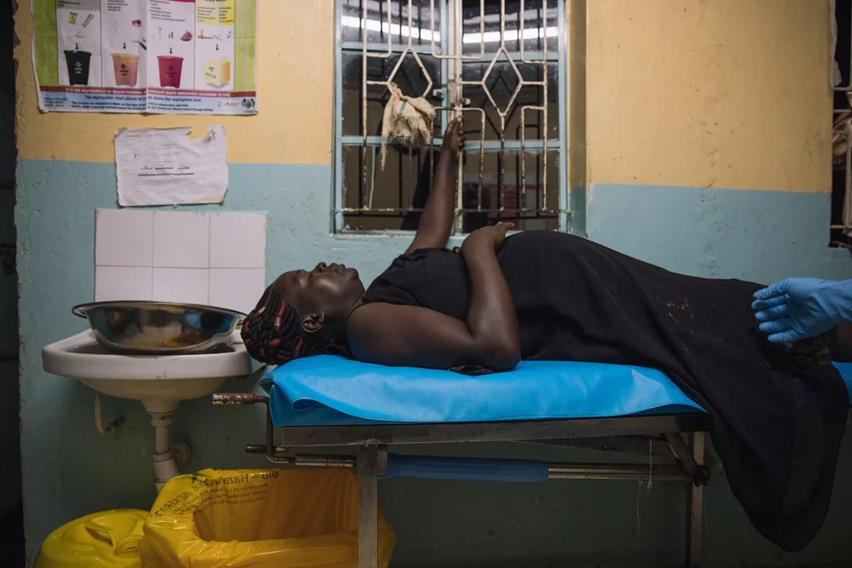 CH1608373-Emily-29-lies-in-the-delivery-room-at-a-health-clinic-in-Bungoma-Kenya.aspx%3Fwidth%3D1200%26height%3D800%26ext%3D.jpg.webp CH1608373-Emily-29-lies-in-the-delivery-room-at-a-health-clinic-in-Bungoma-Kenya.aspx%3Fwidth%3D1200%26height%3D800%26ext%3D.jpg.webp