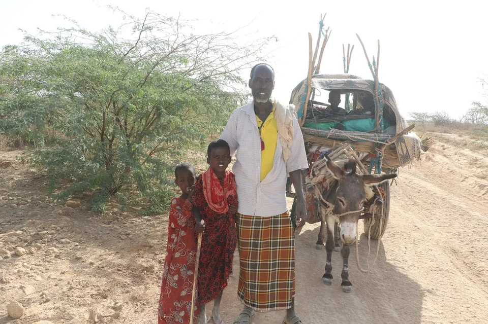CH1654329-Ahmed-40-standing-beside-his-8-year-old-son-Jember-and-6-year-old-daughter-Ayana.aspx%3Fwidth%3D1200%26height%3D799%26ext%3D.jpg.webp