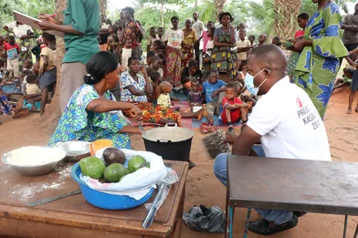 CH1704450-Community-Volunteer-Marceline-43-gives-a-cooking-demonstration-in-East-Kasai-DRC.JPG CH1704450-Community-Volunteer-Marceline-43-gives-a-cooking-demonstration-in-East-Kasai-DRC.JPG
