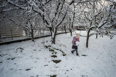 CH1751350-Alyona-5-plays-in-the-snow-at-her-home-in-Suceava-county-northern-Romania CH1751350-Alyona-5-plays-in-the-snow-at-her-home-in-Suceava-county-northern-Romania
