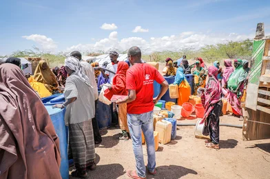 CH1822211-People-queuing-to-get-clean-water-provided-by-Save-the-Children-after-floods-destroyed-infrastructure-in-Southern-Somalia.jpg CH1822211-People-queuing-to-get-clean-water-provided-by-Save-the-Children-after-floods-destroyed-infrastructure-in-Southern-Somalia.jpg