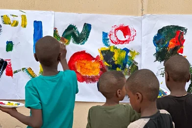 CH1815403-Children-from-Sudan-participate-in-craft-activities-at-the-bus-station-1.jpeg CH1815403-Children-from-Sudan-participate-in-craft-activities-at-the-bus-station-1.jpeg