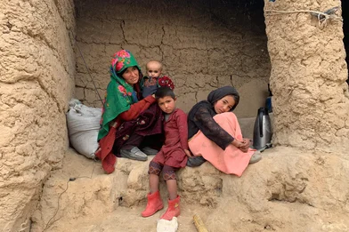 CH1653551-Khal-Mirza-with-his-family-at-their-home-in-Faryab-Province CH1653551-Khal-Mirza-with-his-family-at-their-home-in-Faryab-Province
