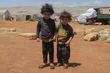 ch1563803-amira-6-and-anas-3-holding-hands